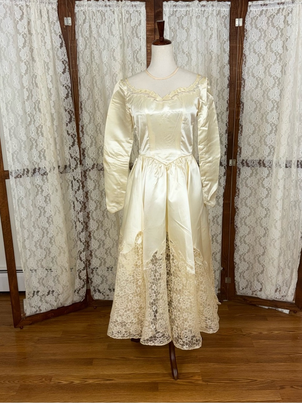 Beautiful Vintage 1940s/50s Liquid Satin Tea Length Wedding Gown